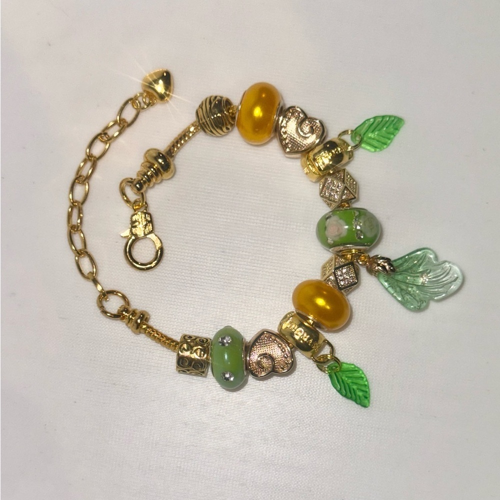 Elegant Green and Gold Charm Bracelet - Picture 5 of 6